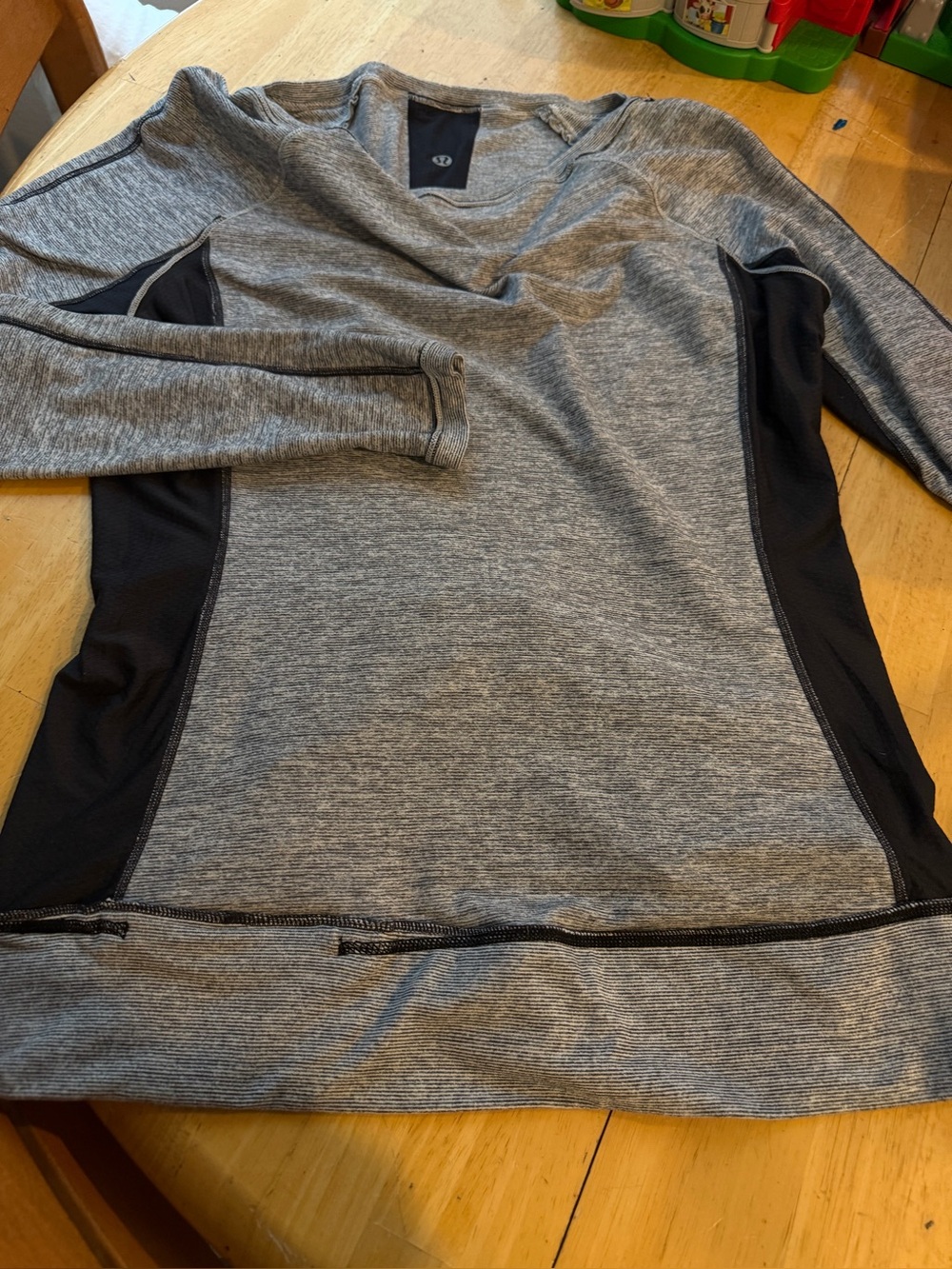 Mens Lululemon Athletic Grey & Black Pullover Top